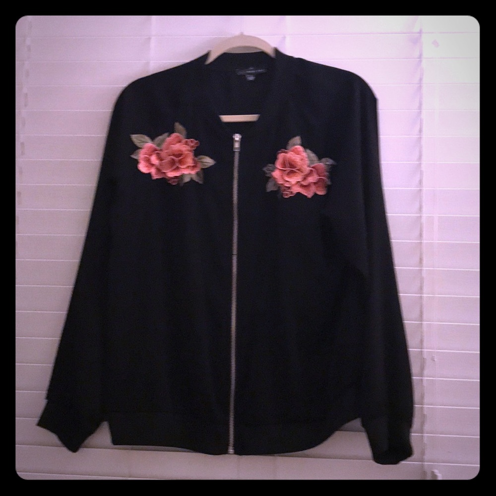 Black bomber with embroidery 🌸🌺